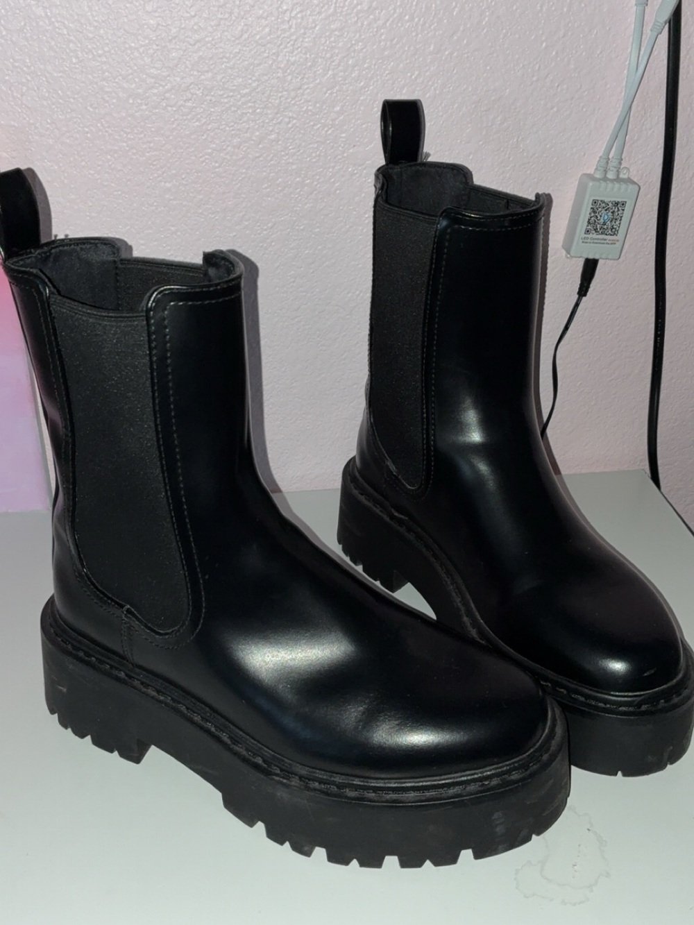 H&M  Platform Boots - Picture 2 of 3